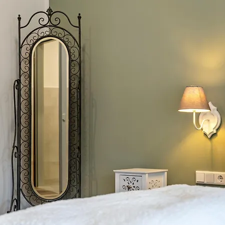 Flora Comfort בית הארחה 3*